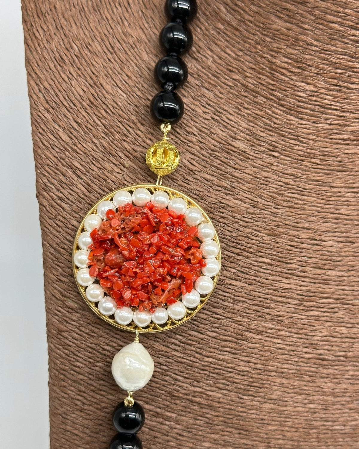 Collana Ceramica di Caltagirone Medaglione Corallo e Perle - DD CERAMICHE SICILIANE