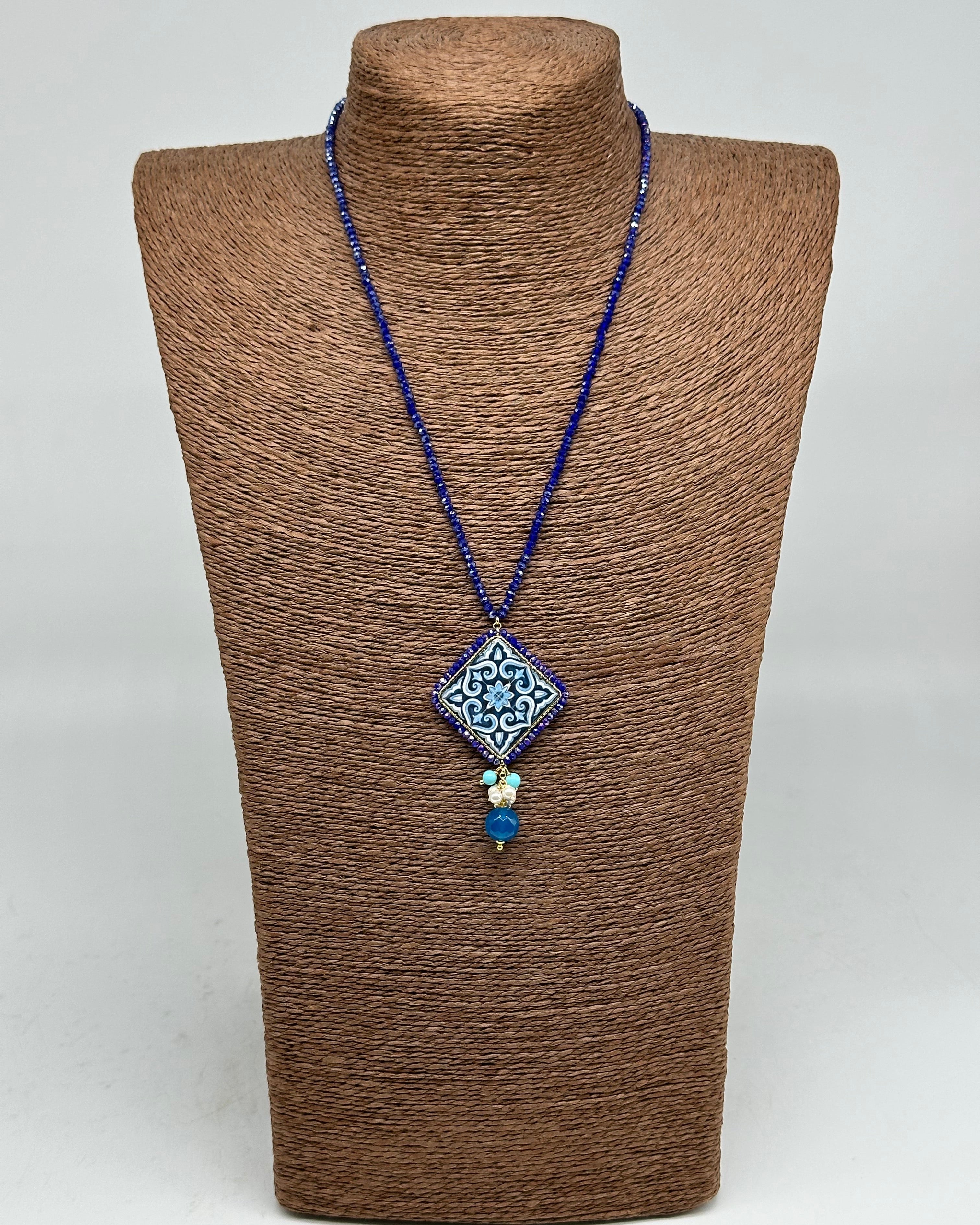 Collana Piastrella Ceramica Caltagirone Decoro Barocco Blu catena perline blu V.1 - BIJOUX