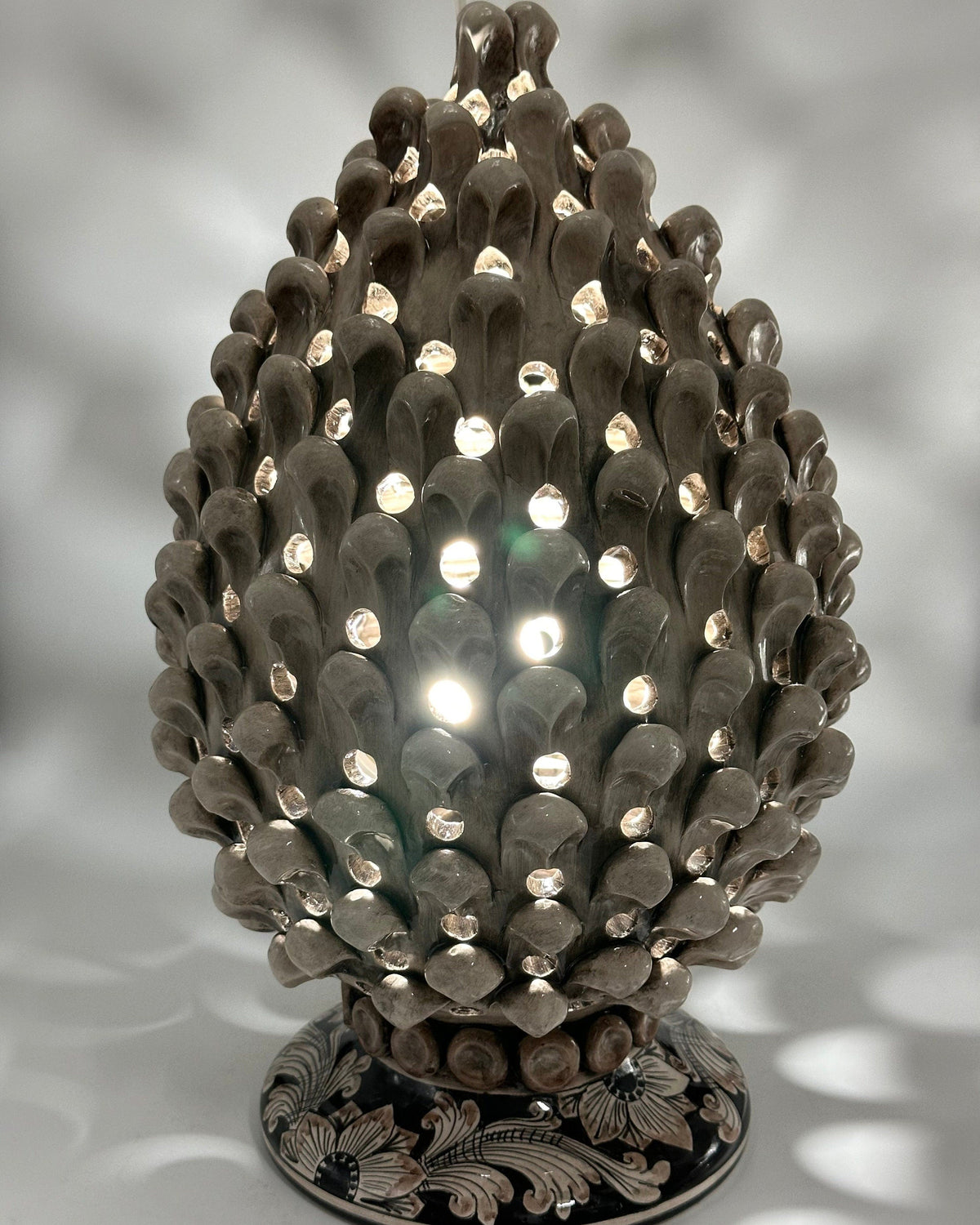 Lampada Pigna Gigante traforata Ceramica Caltagirone cm H.45 L.28 Artigianale Beige Écru Base Decorata