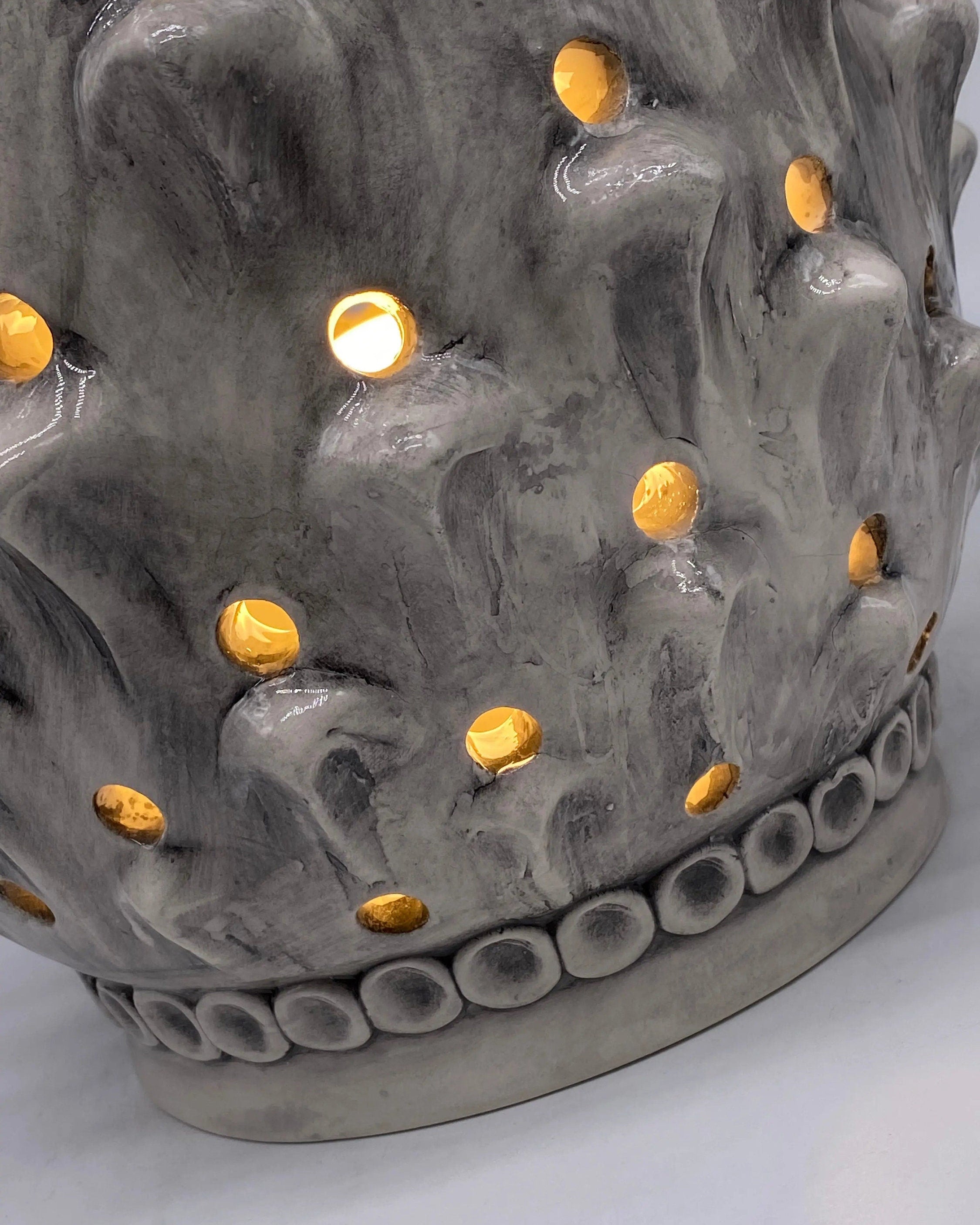 Lampada Pigna traforata Ceramica Caltagirone cm H.35 L.23 Artigianale Ghiaccio DD CERAMICHE SICILIANE