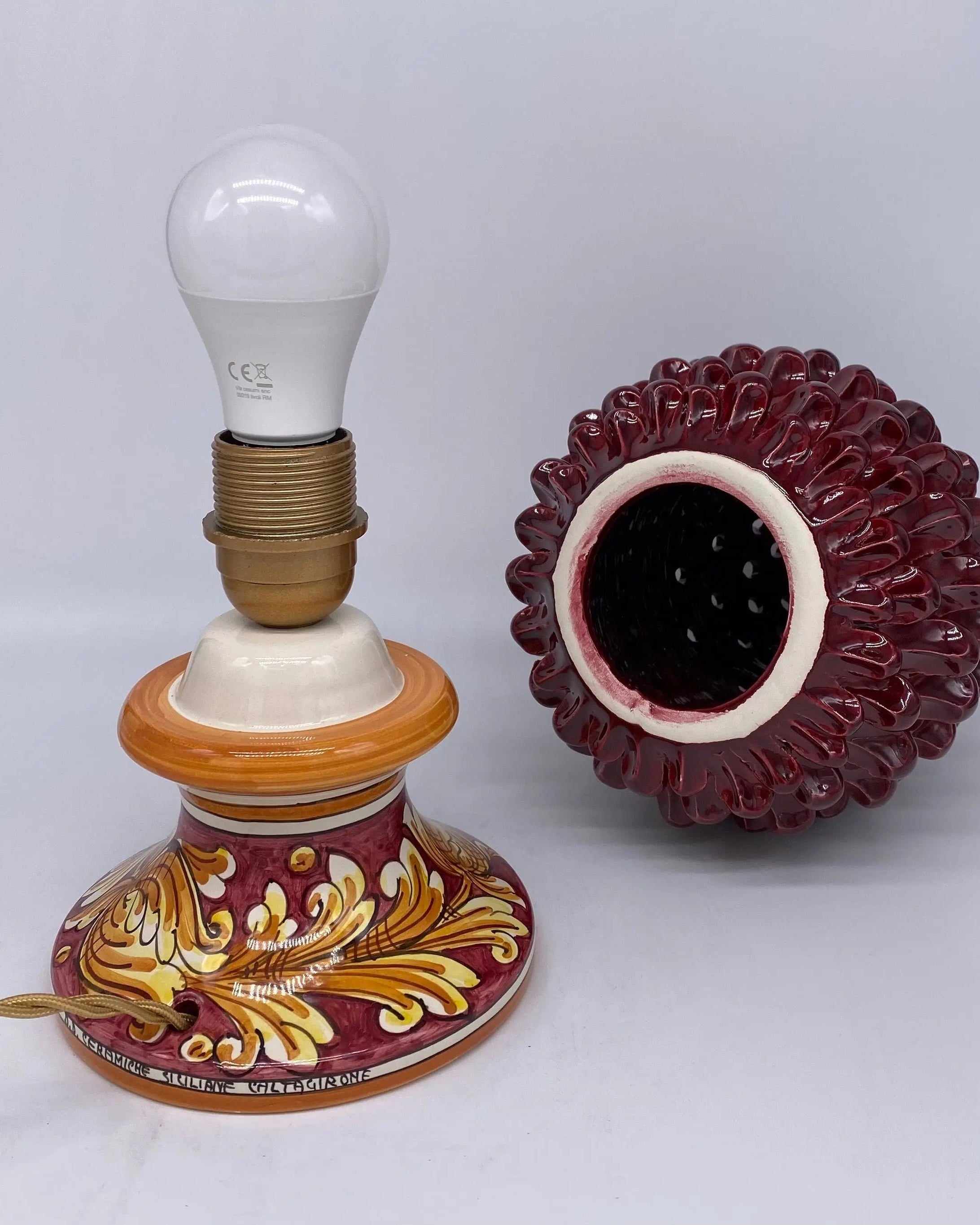 Lampada Pigna traforata Ceramica Caltagirone cm H.30 L.20 Artigianale Bordeaux Base Decorata DD CERAMICHE SICILIANE