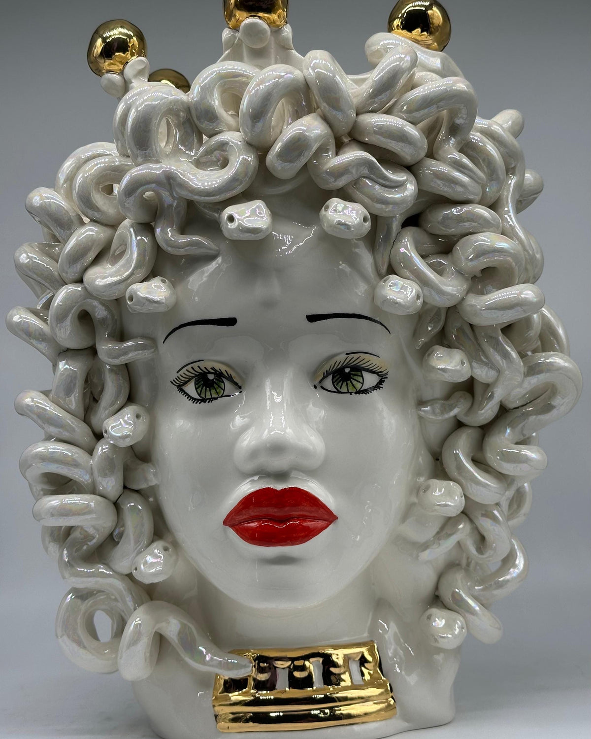 Testa Mitologica Medusa “Luxury Madreperla” Ceramica Caltagirone cm H.40 L.30 Artigianale - TESTA DI MORO