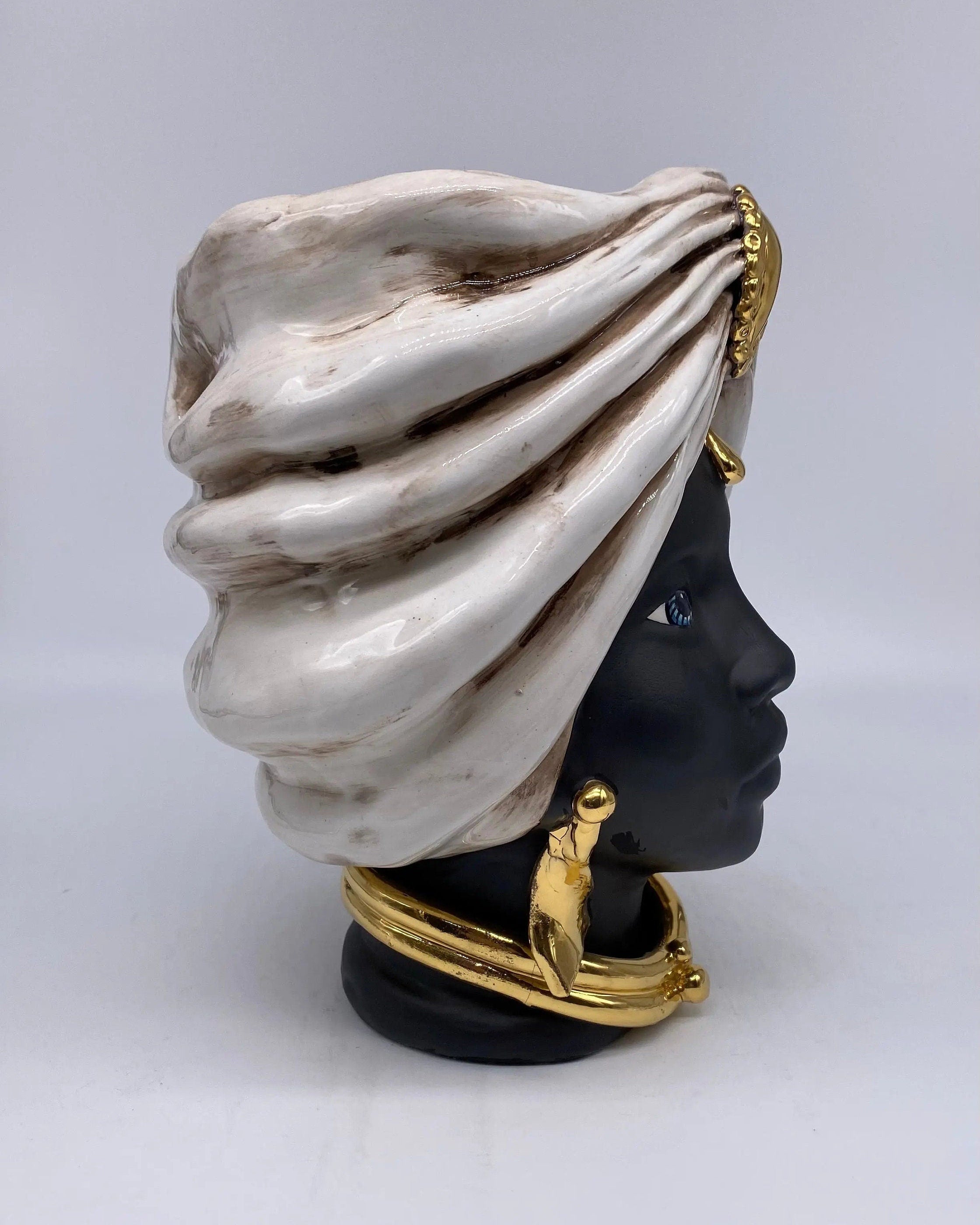 Teste di Moro Atena Ceramica Caltagirone cm H.24 L.18 Artigianale Écru Nero Oro DD CERAMICHE SICILIANE