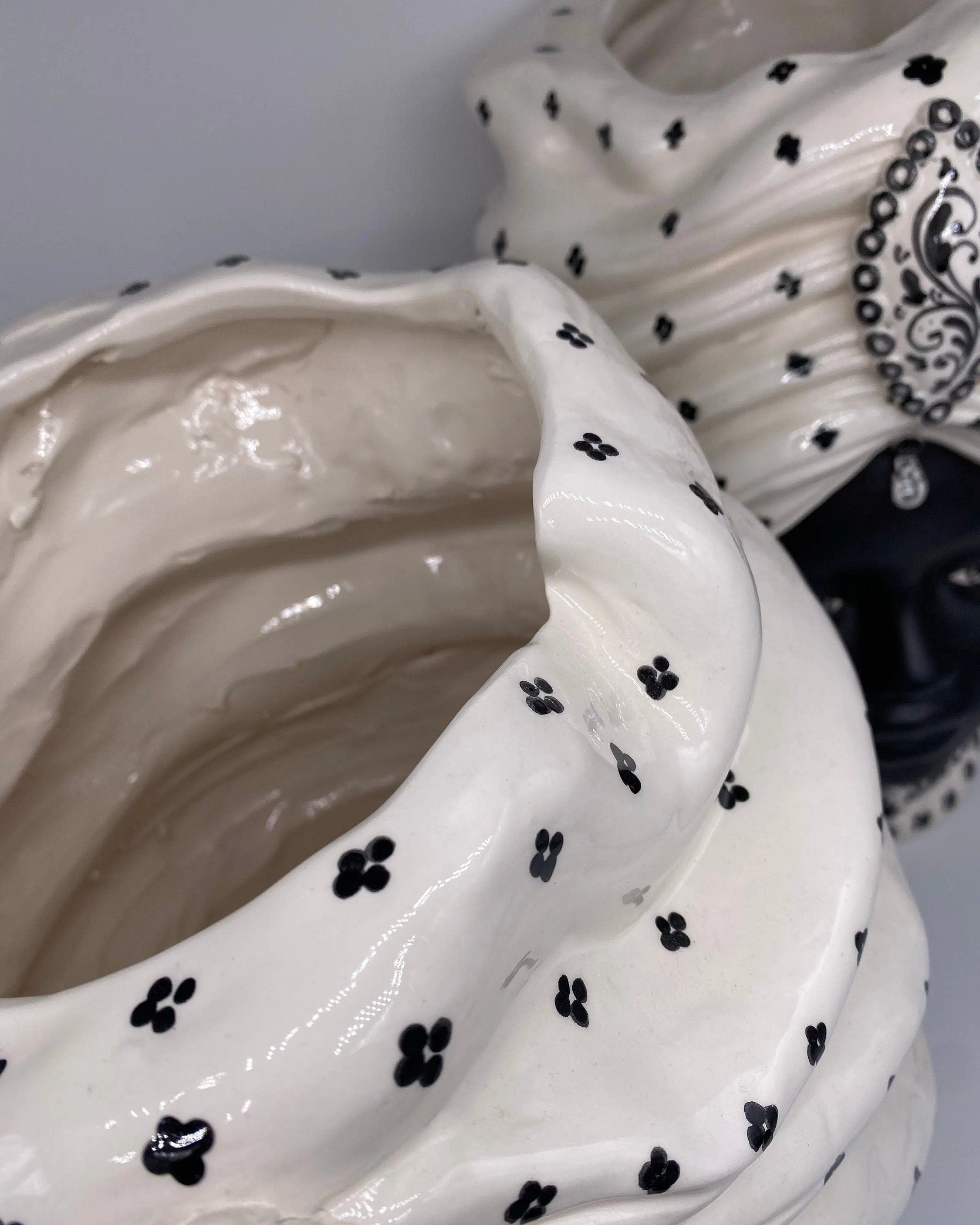 Teste di Moro Atena Ceramica Caltagirone cm H.40 L.28 Artigianale Bianco Pois Nero Opaco DD CERAMICHE SICILIANE