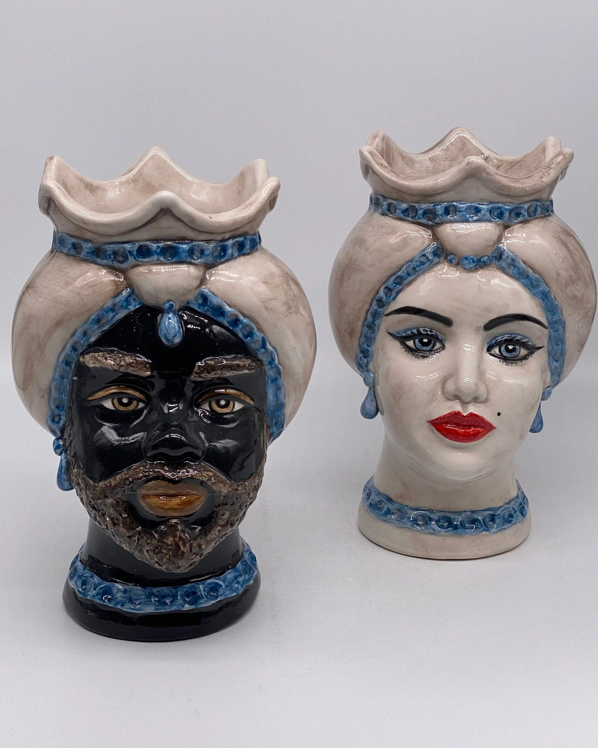 Teste di Moro Luis Ceramica Caltagirone cm H.22 L.15 Artigianale Turbante Liscio Écru Blu DD CERAMICHE SICILIANE