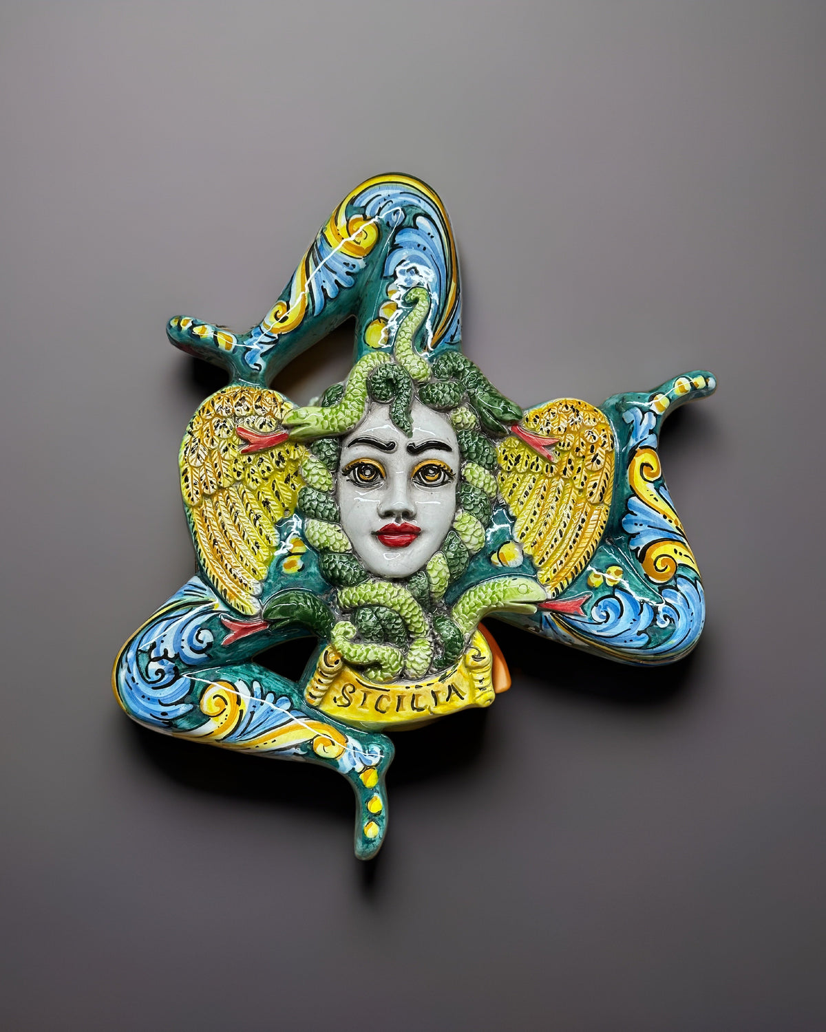 Trinacria Decorata Verde cm H.36 Ceramica Caltagirone fatto a mano - OGGETTISTICA