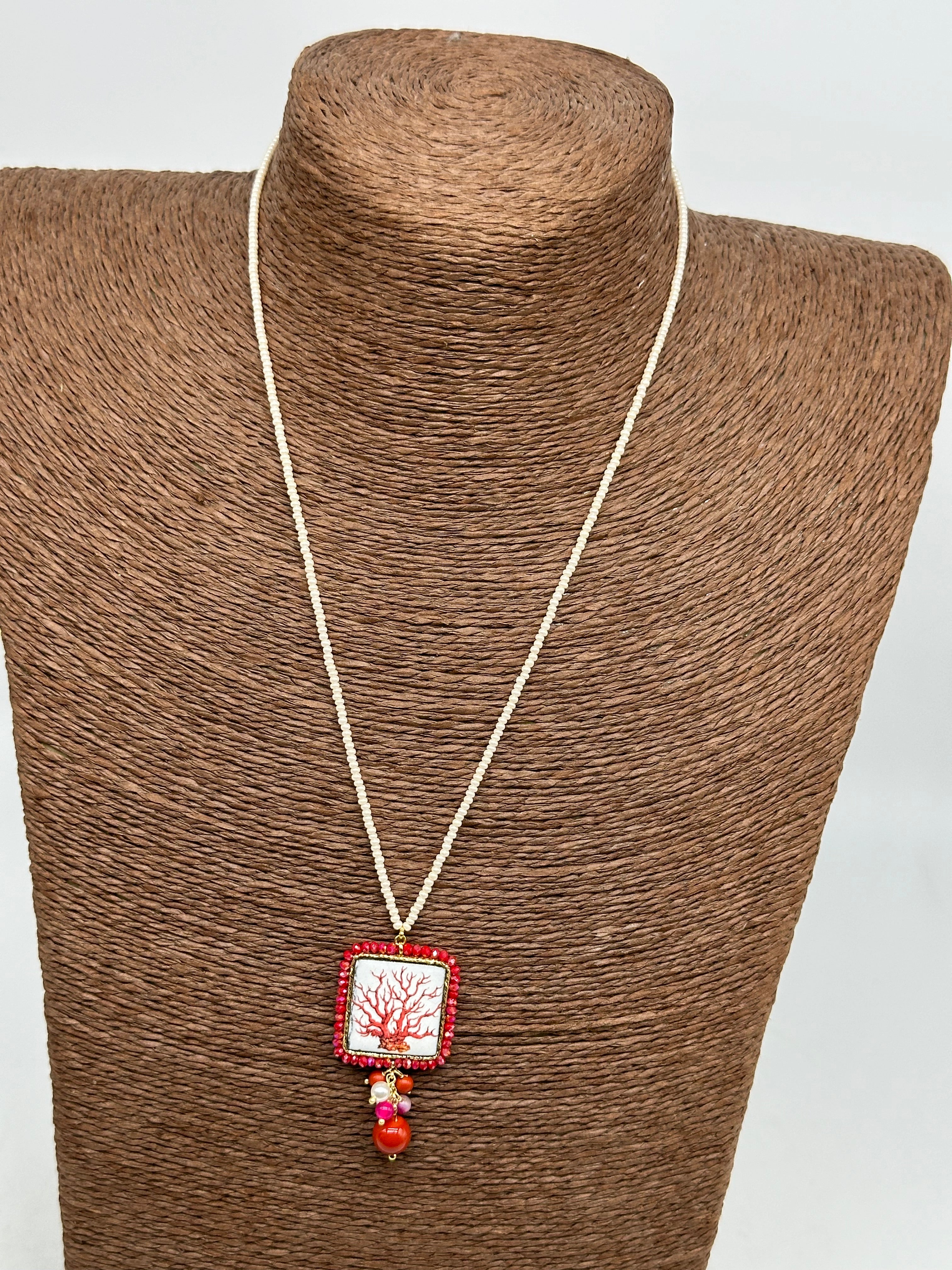 Collana Piastrella Ceramica Caltagirone Corallo Marino catena perline bianche - COLLANA