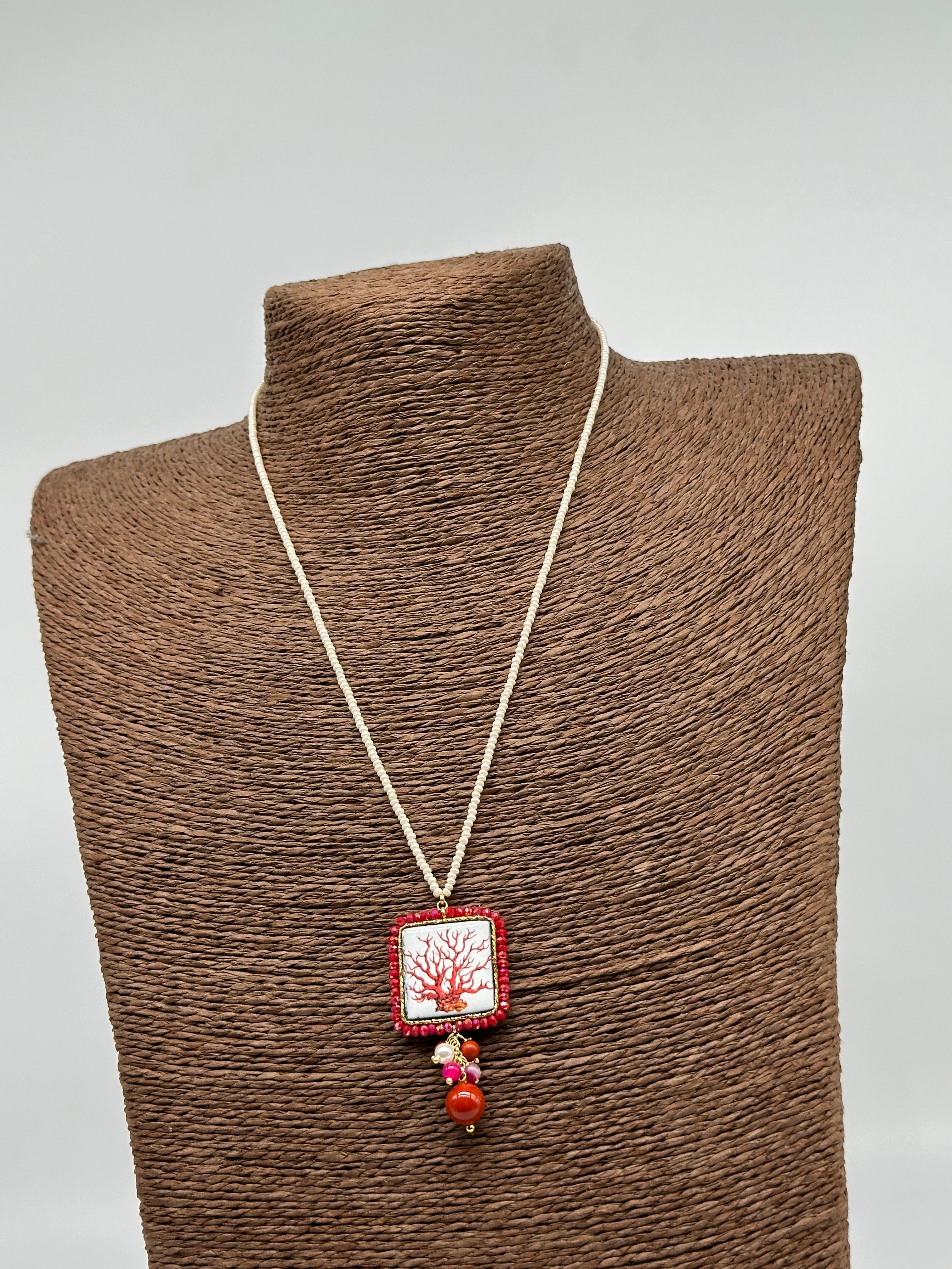Collana Piastrella Ceramica Caltagirone Corallo Marino catena perline bianche - COLLANA
