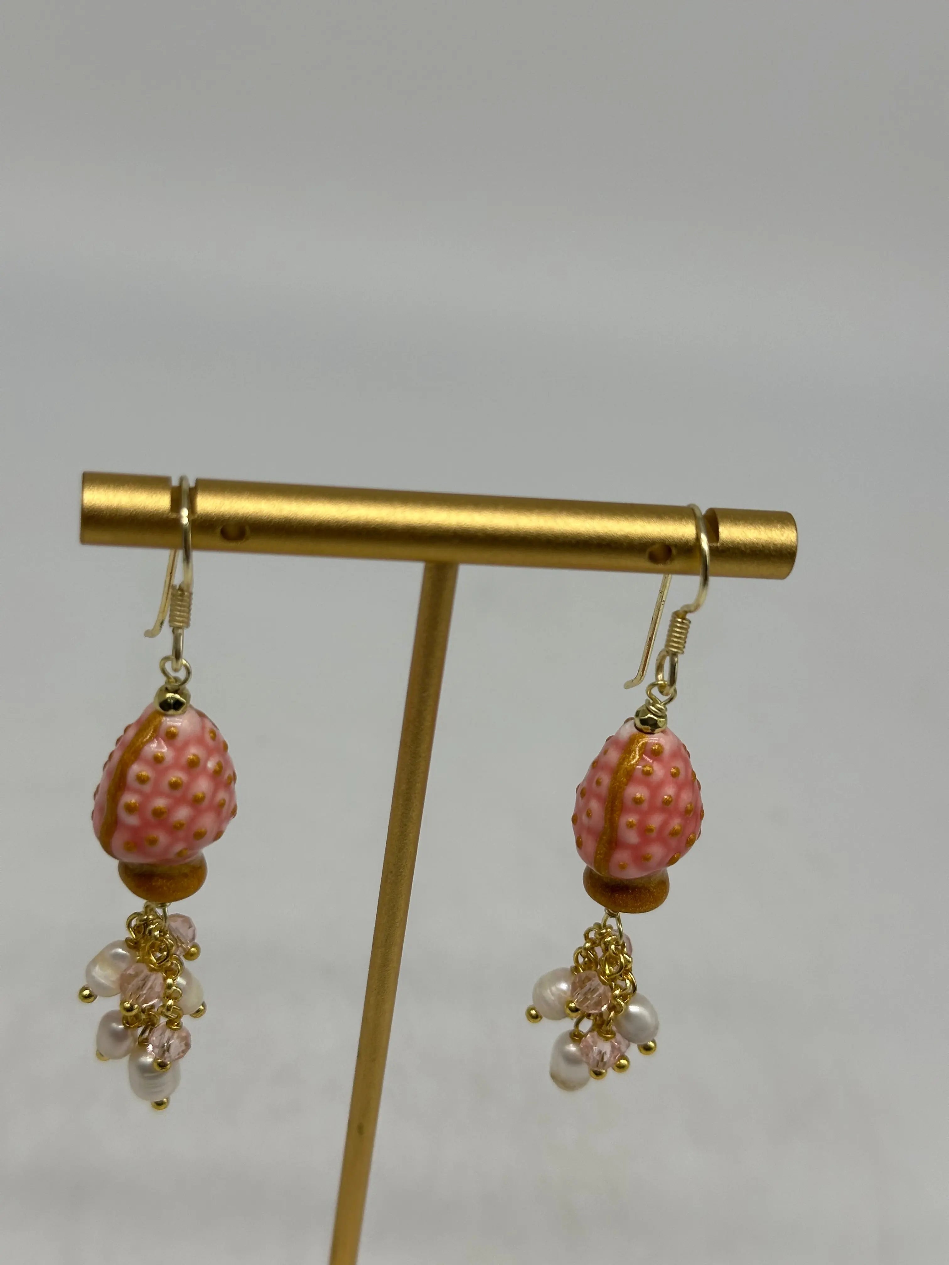 Orecchini Artigianali Pigna Rosa Ceramica di Caltagirone, pietre e perle DD CERAMICHE SICILIANE