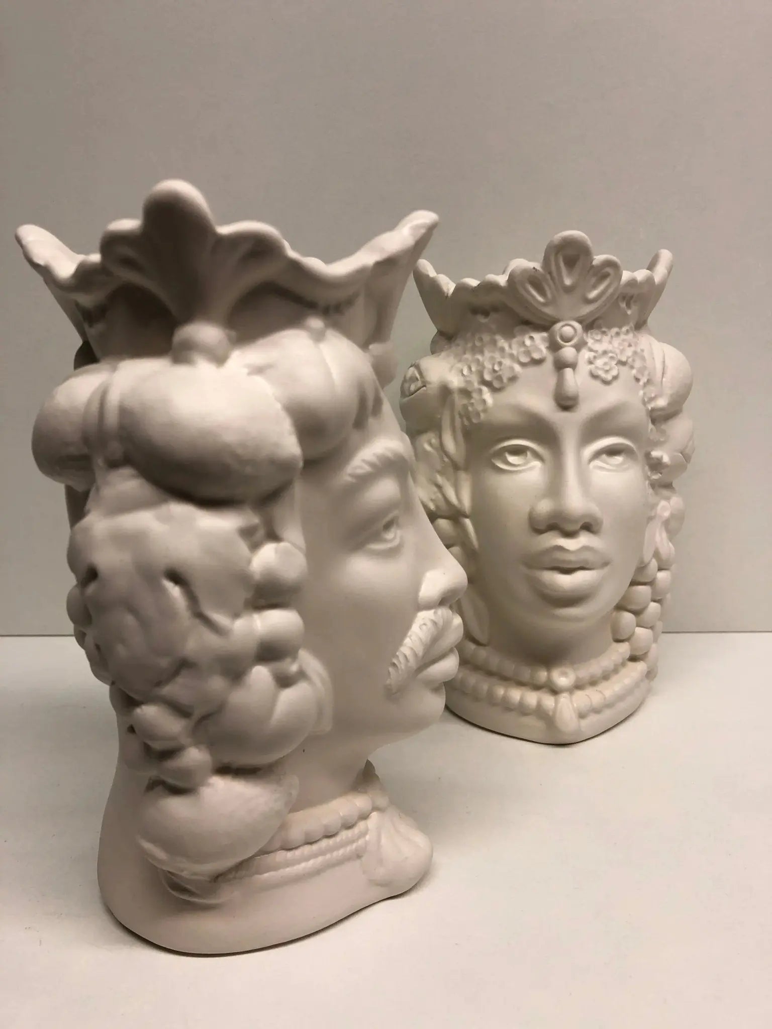 Teste di Moro Afro Frutta Ceramica Caltagirone cm H.18 L.12 Artigianale Bianco Opaco - DD CERAMICHE SICILIANE