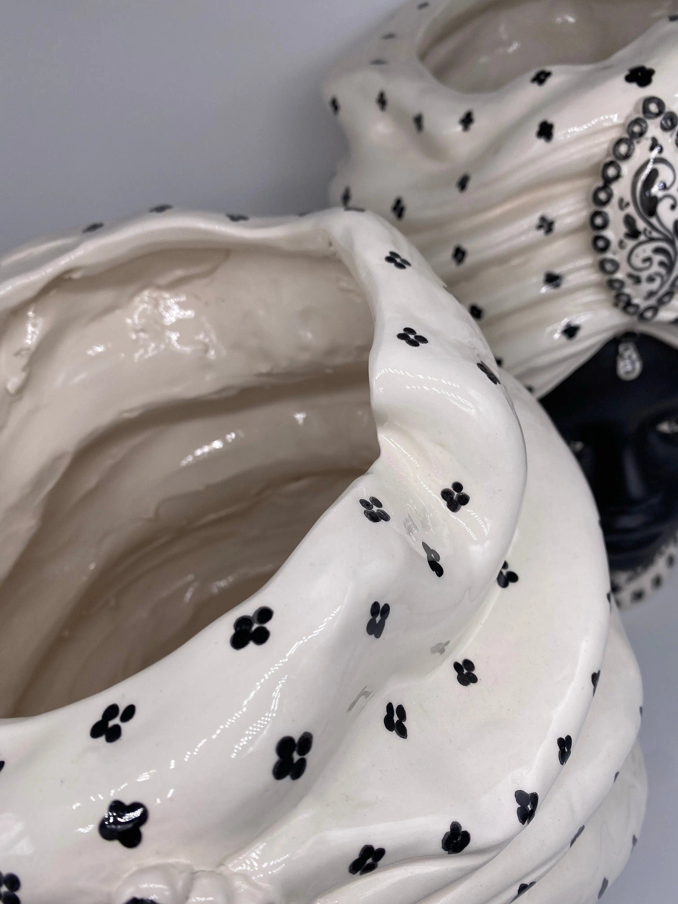 Teste di Moro Atena Ceramica Caltagirone cm H.40 L.28 Artigianale Bianco Pois Nero Opaco DD CERAMICHE SICILIANE